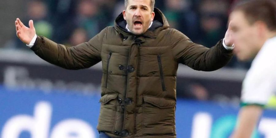 Augsburgs Trainer Manuel Baum setzt auf Leidenschaft. Foto: Roland Weihrauch