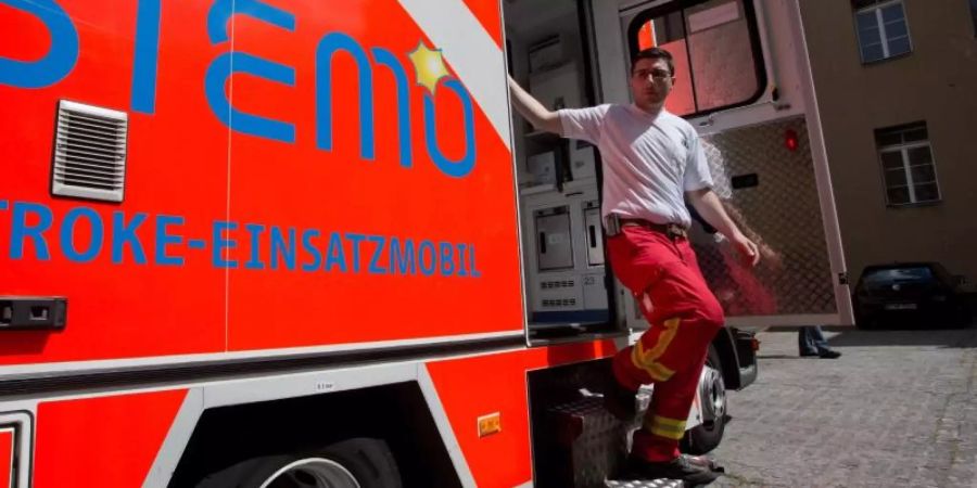 Das Stroke-Einsatz-Mobil (STEMO) hat einen Computertomographen und dient zur schnellen Erstversorgung von Schlaganfallpatienten. Die neurologischen Defizite seien dadurch später eindeutig geringer. Foto: Jörg Carstensen