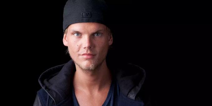 Avicii, bürgerlicher Name Tim Bergling, DJ aus Schweden, lässt sich fotografieren. Avicii