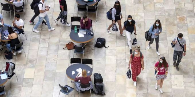 Dank Berset - Unis kehren schon im April zum Präsenzunterricht zurück