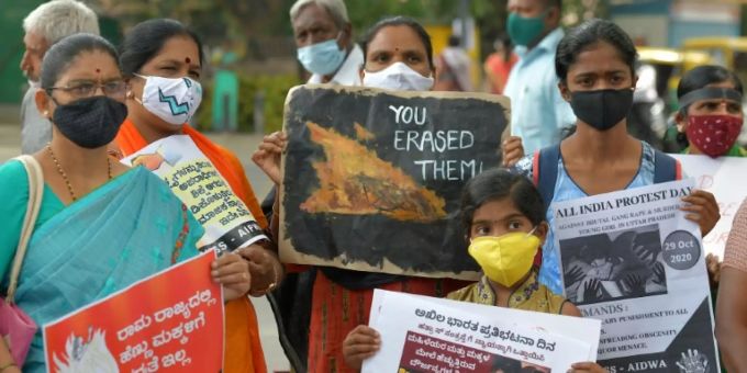 Indische Frauenrechtsaktivistinnen im Oktober Indische Frauenrechtsaktivistinnen im Oktober