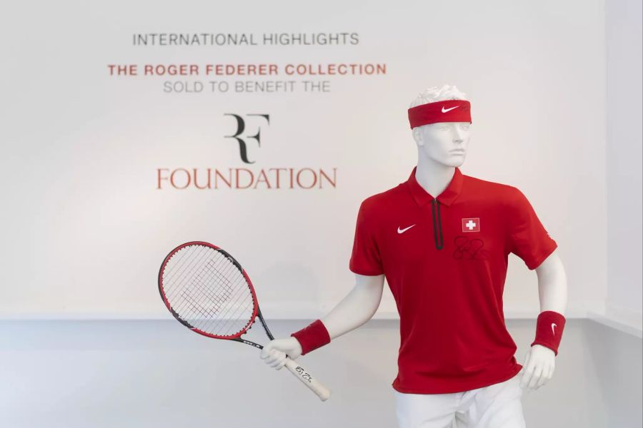 Die Kleidung des Schweizer Tennisspieler Roger Federer aus dem Jahr 2014 beim Davis Cup im Auktionshaus Christie's in Zürch.