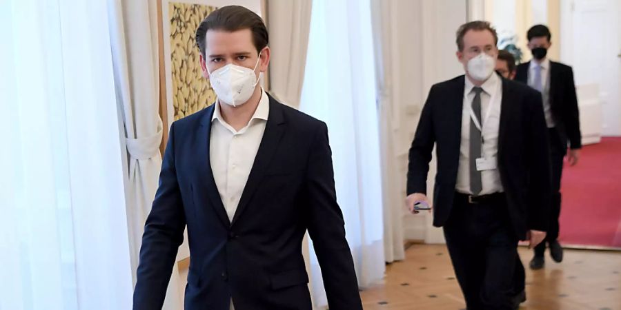 Sebastian Kurz (ÖVP), (v.l.) Bundeskanzler von Österreich,  Gerald Fleischmann (Kanzlerbeauftragter für Medien) und Bernhard Bonelli (Kabinettschef im Bundeskanzleramt). Foto: Roland Schlager/APA/dpa