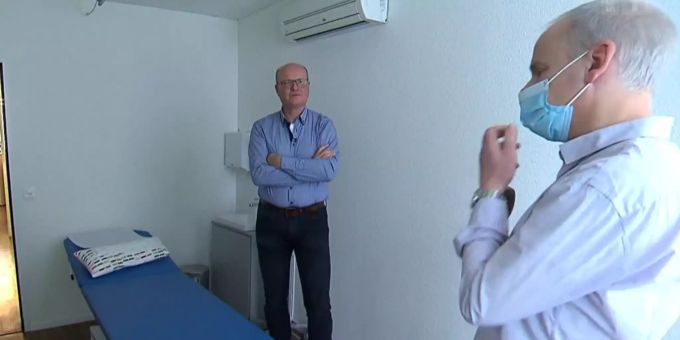 Dem Luzerner Arzt Andreas Heisler (l) wurde im Kanton Luzern die Berufserlaubnis entzogen. andreas heisler