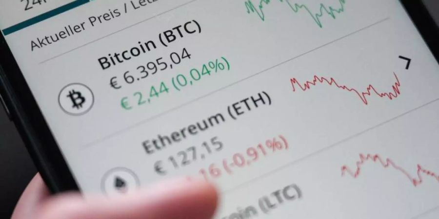 Mit Bitcoin oder Ether kann man jetzt ein Werk des Streetart-Künstlers Bansky bezahlen. Foto: Marijan Murat/dpa