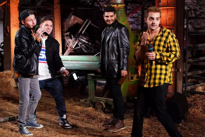 Shada und seine Teamkollegen verabschieden sich. Shada Ali
