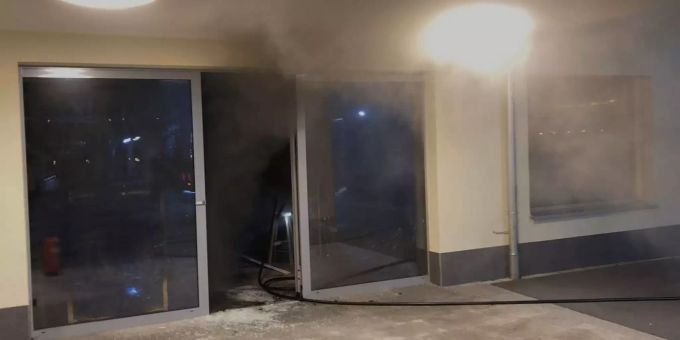 Der Inhalt eines Abfallsacks war in Brand geraten. Kantonspolizei Schwyz