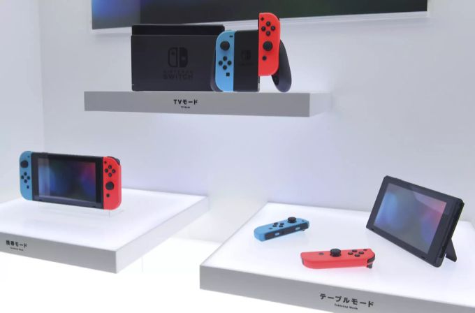 Nintendo Co., Ltd. stellte am 13. Januar 2017 in Koto Ward, Tokio, eine neue hybride Spielmaschine «Nintendo Switch» mit den Eigenschaften eines stationären und eines tragbaren Geräts vor. Nintendo Switch
