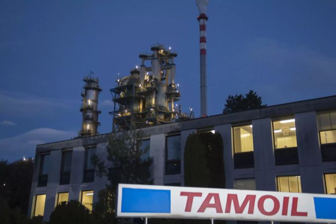 Die Raffinerie wird von Tamoil betrieben. Bis vor zehn Jahren wurde hier noch Erdöl zu Benzin verarbeitet Erdöl