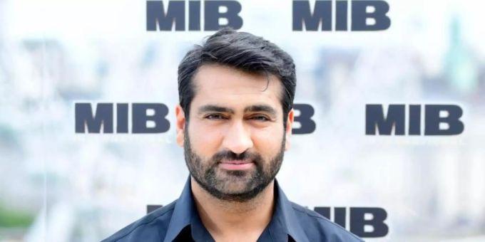 Der Schauspieler Kumail Nanjiani plädiert dafür, sich in der Corona-Krise auf das Wesentliche zu konzentrieren. Foto: Ian West/PA Wire/dpa Der Schauspieler Kumail Nanjiani plädiert dafür, sich in der Corona-Krise auf das Wesentliche zu konzentrieren. Foto: Ian West/PA Wire/dpa