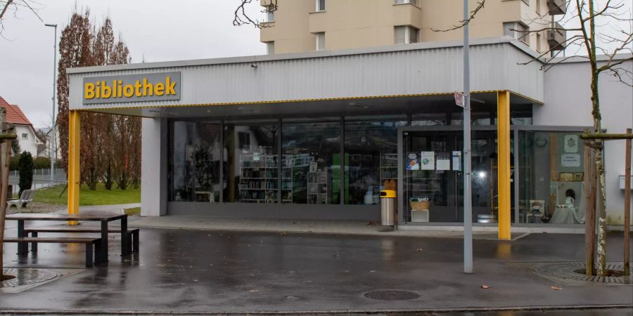 Die Bibliothek der Gemeinde Uezwil.