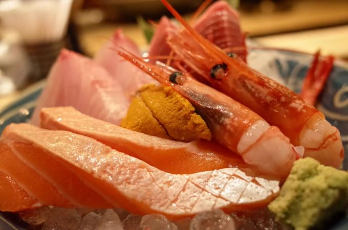 Sashimi ist roher Fisch. sashimi