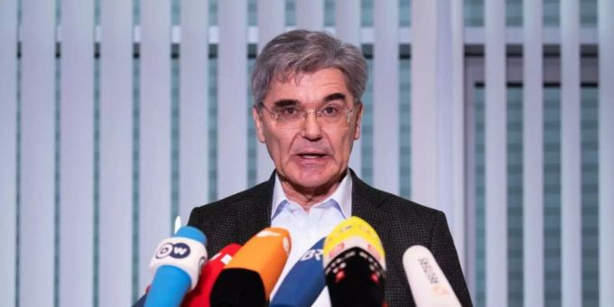 Joe Kaeser, Vorstandsvorsitzender der Siemens AG an einer Pressekonferenz. joe kaeser