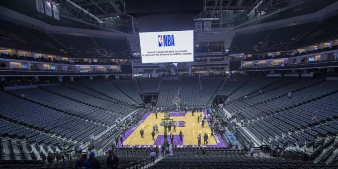 In den USA gehen dem Sport duch die Corona-Krise Milliarden verloren: Leeres Basketball-Stadion. Foto: Paul Kitagaki Jr./ZUMA Wire/dpa In den USA gehen dem Sport duch die Corona-Krise Milliarden verloren: Leeres Basketball-Stadion. Foto: Paul Kitagaki Jr./ZUMA Wire/dpa