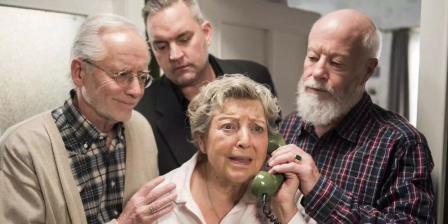 Für die Dreharbeiten in Köln kehrten einige der alten «Lindenstrassen»-Schauspieler an ihre alte Wirkungsstätte zurück. Foto: Steven Mahner/WDR/ARD/dpa