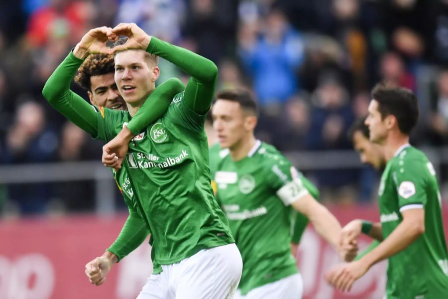 Trotz Unterzahl bringen die St.Galler den Vorsprung über die Zeit.