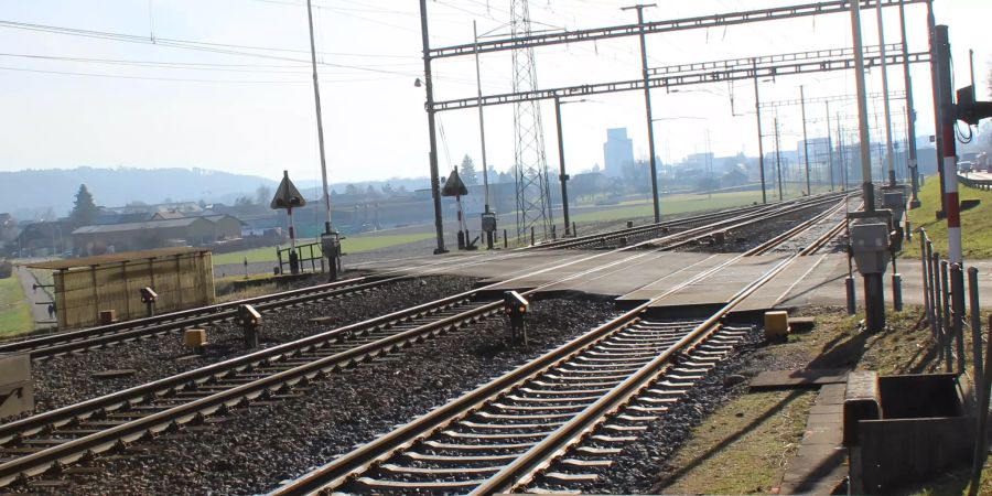 Der Bahnübergang Hendschiken.