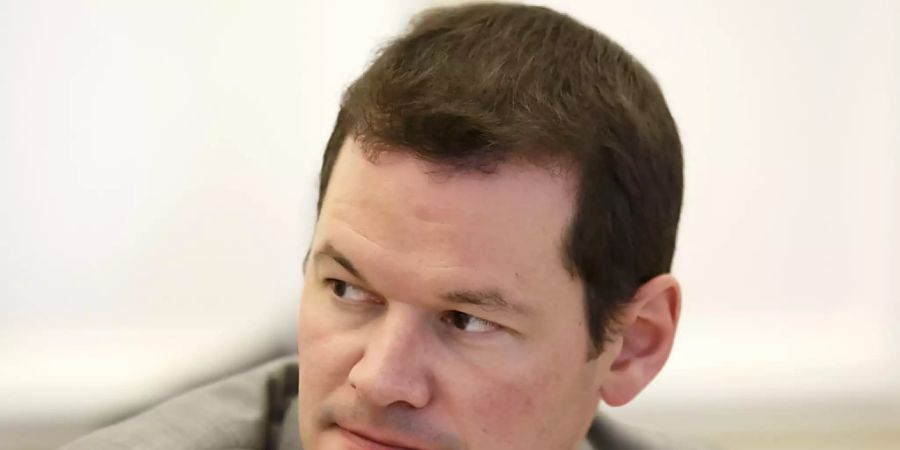 Der Genfer FDP-Staatsrat Pierre Maudet hatte nach einer umstrittenen Reise nach Saudi-Arabien eine Krise in der Rhone-Stadt ausgelöst. Die Turbulenzen waren nun Auslöser einer neuen Gesetzesvorlage. (Archivbild)