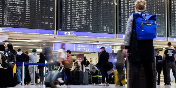 Mit dem Warnstreik der Luftsicherheitskräfte geht eine turbulente Woche in der Luftfahrt zu Ende. Mit dem Warnstreik der Luftsicherheitskräfte geht eine turbulente Woche in der Luftfahrt zu Ende.