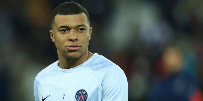 Kylian Mbappé steht bei Paris Saint-Germain nicht im Kader. Kylian Mbappé Paris Saint-Germain