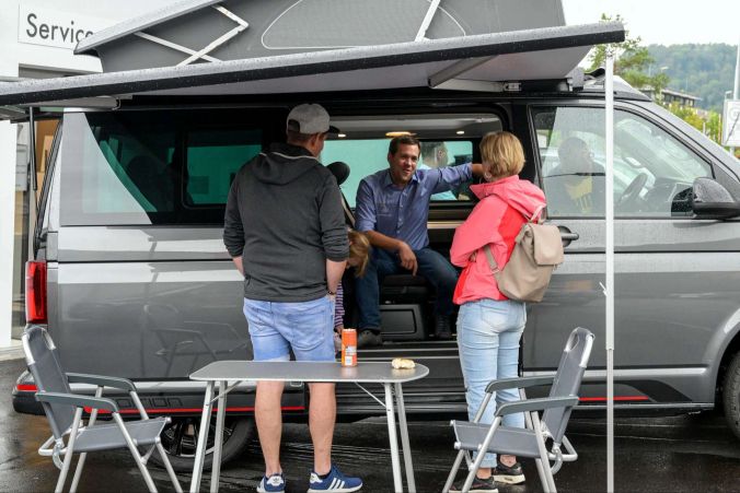 Autos zum anfassen am Garageneröffnungsfest bei Hoffmann Automobile in Zwingen.
