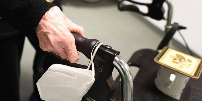Seniorin an Rollator