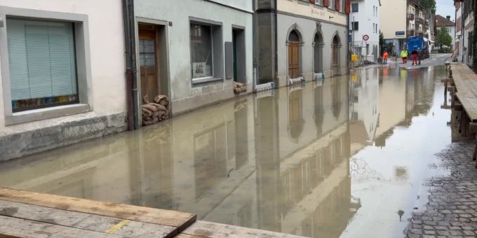 Wasser bis zur Tür - Bodensee-Anwohnerin bangt: «Es kommt noch mehr»