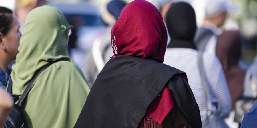 In Zürich wurde am Samstag gegen ein geplantes Kopftuchverbot an Schulen demonstriert.