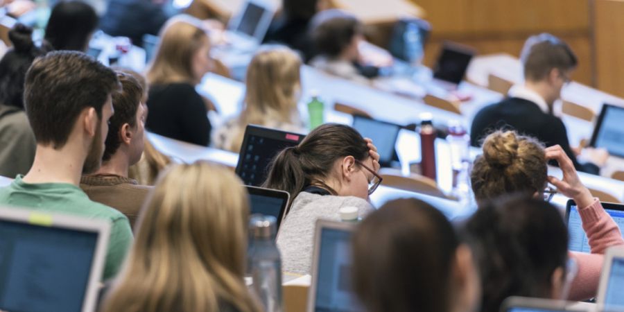 Der Anteil der 30 nbs 40-jährigen Akademikerinnen hat sich in der Schweiz innert 25 Jahren verdreifacht.
