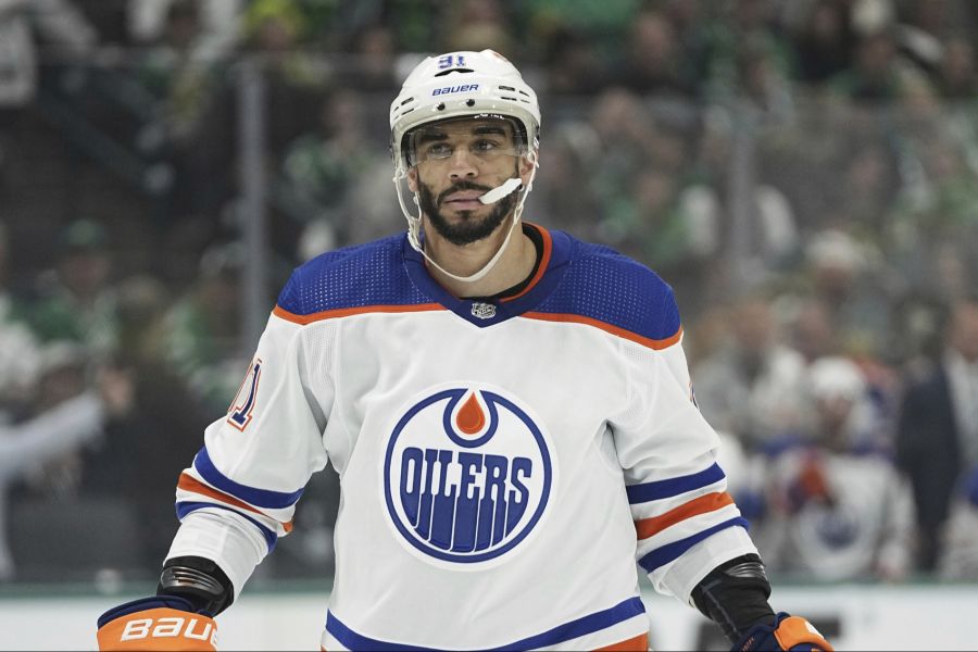 Der Kanadier Evander Kane wurde wegen einem gefälschten Zertifikat für 21 NHL-Spiele gesperrt.