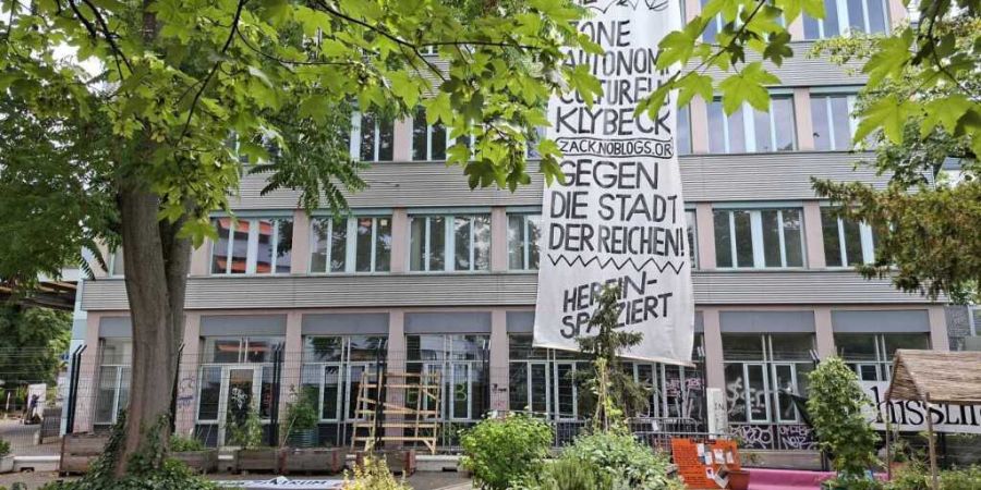 Eine Petition fordert den Erhalt dieses Klybeck-Arealteils in Basel als Kulturzentrum. Das Gebäude K106 (Bild) und die beiden Nachbargebäude wurden dieses Jahr besetzt und polizeilich...