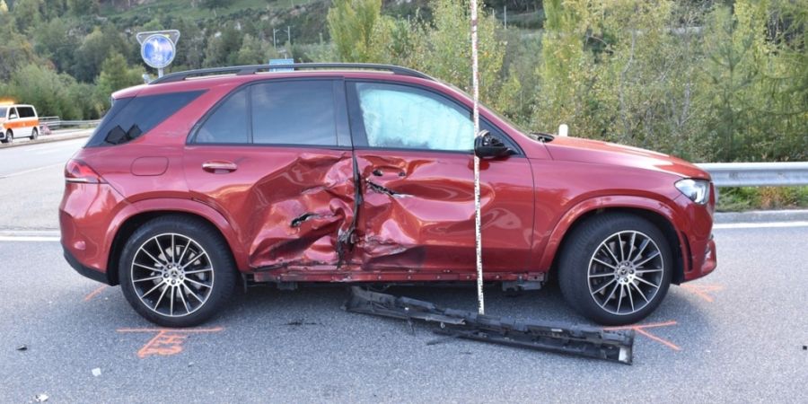 Bei der Kollision mit einem Auto in Sils im Domleschg verletzte sich ein Motorradfahrer.