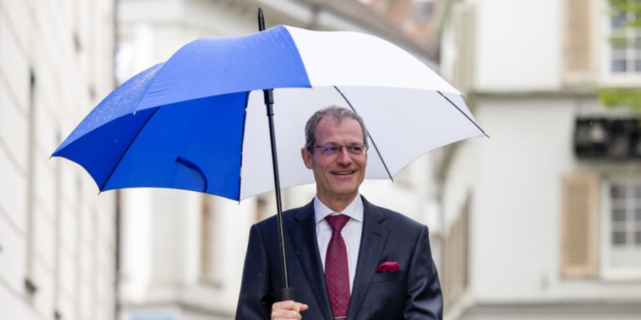 Der Luzerner Finanzdirektor Reto Wyss (Mitte) verteidigt im Kantonsrat sein letztes Budget. Er tritt auf Ende der Legislatur 2023-2027 zurück. (Archivaufnahme)