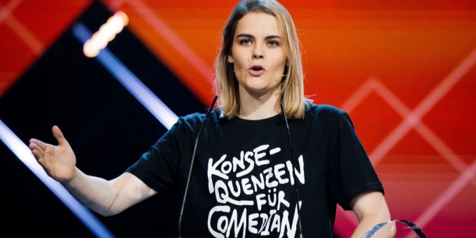 Hazel Brugger nervt sich über ihren Stromanbieter in Deutschland. Hazel Brugger