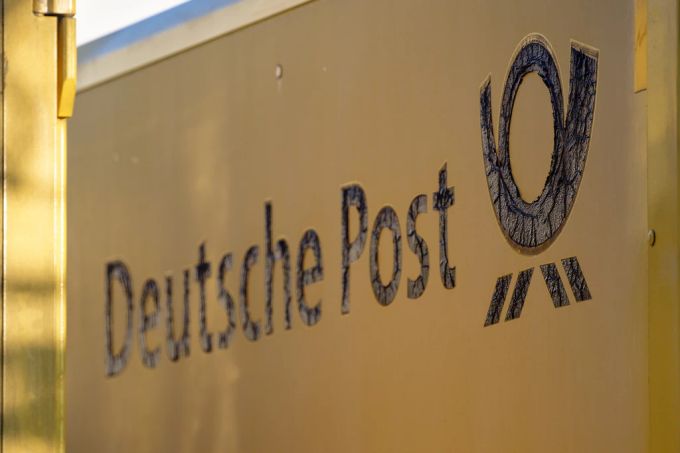 Die Deutsche Post hat Sparmassnahmen angekündigt. deutsche post