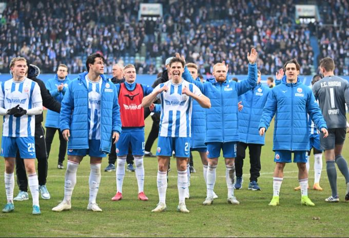 Hansa Rostock gewinnt ein turbulentes ostderby. Ostderby