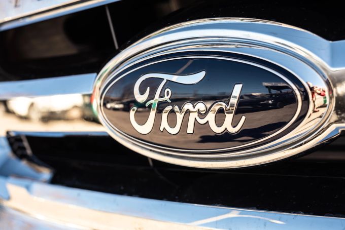Technologieaktien wie General Motors und Ford verzeichnen an den Börsen starke Verluste. (Symbolbild) börsen