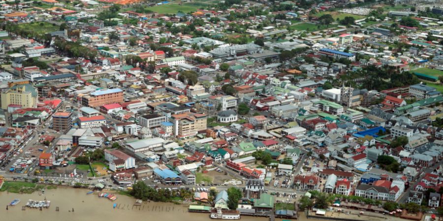 ARCHIV - Paramaribo, die Hauptstadt des kleinen südamerikanischen Landes Suriname (Archivbild). Foto: Steven Hille/dpa-tmn