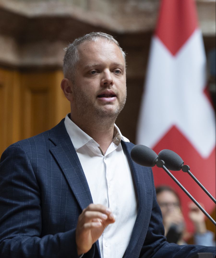 Raphaël Mahaim kritisiert die Fifa und die Uefa.