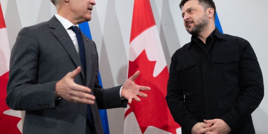 dpatopbilder - Kanadas Premierminister Mark Carney (l) und Wolodymyr Selenskyj, Präsident der Ukraine, sprechen bei einer gemeinsamen Pressekonferenz. Foto: Riley Smith/The Canadian Pr...