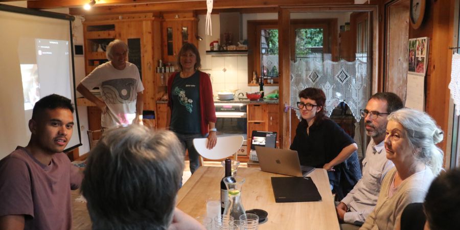 Grüne Parolenfassung Versammlung Raum