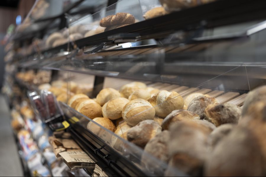 Irminger erklärt in dem Gespräch an dem Beispiel Brot, dass gewisse Produkte quersubventioniert sind.