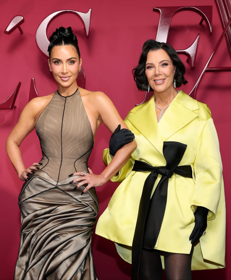 Kris Jenner (rechts) mit ihrer Tochter Kim Kardashian. Das Foto zeigt Jenner ohne Filter.