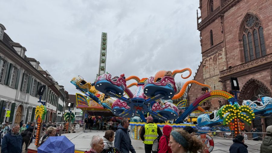 Der «Octopus» sowie das Riesenrad im Hintergrund sind Klassiker auf der Herbstmesse.