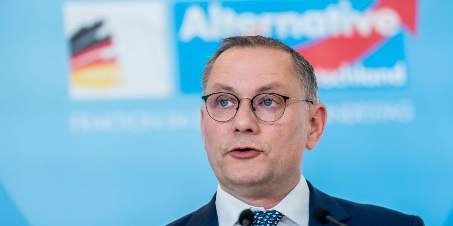 Die AfD lehnt Waffenlieferungen in Krisen- und Kriegsgebieten grundsätzlich ab.