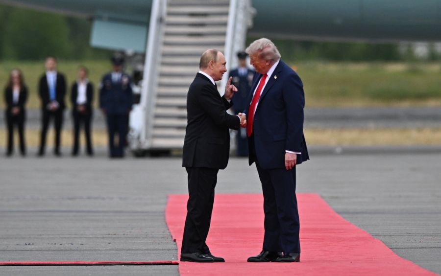 Donald Trump begrüsste Wladimir Putin in Alaska.