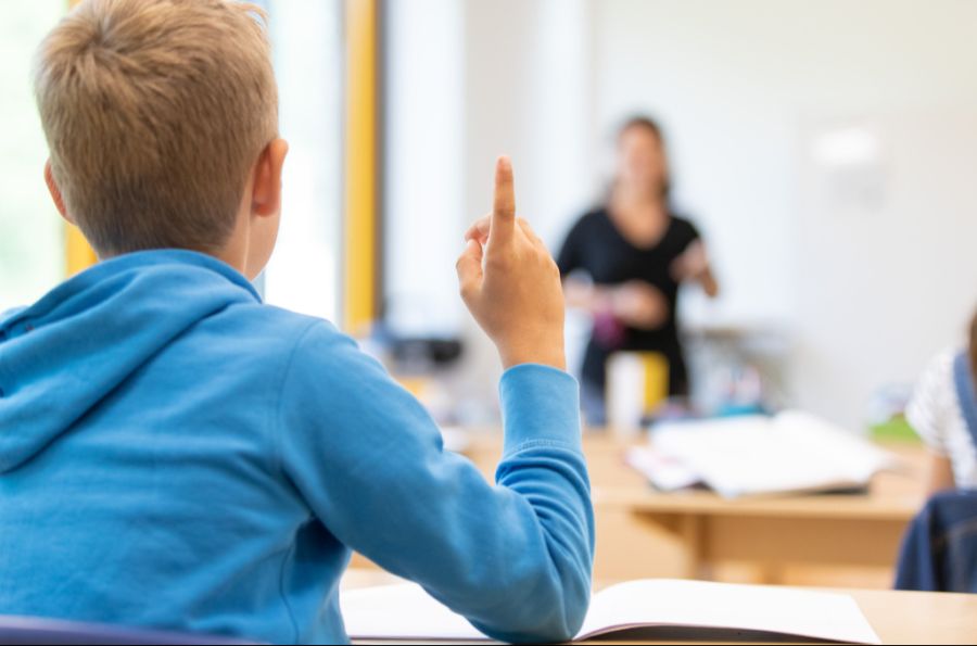 Der Anteil leistungsschwacher Schülerinnen und Schüler ist in der Schweiz von 20 auf 25 Prozent gestiegen. (Symbolbild)