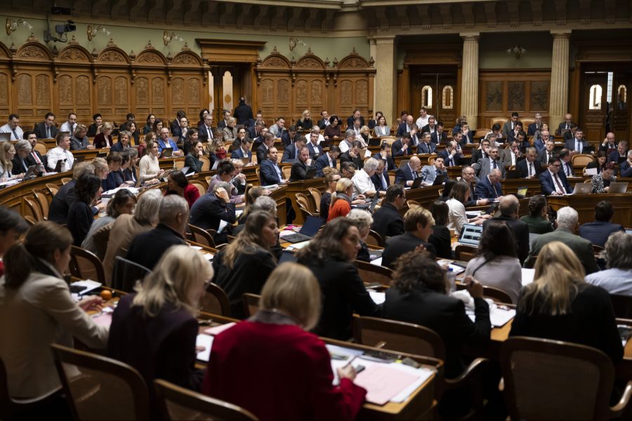 Frauen sind sowohl im Nationalrat als auch im Ständerat nach wie vor unterrepräsentiert.