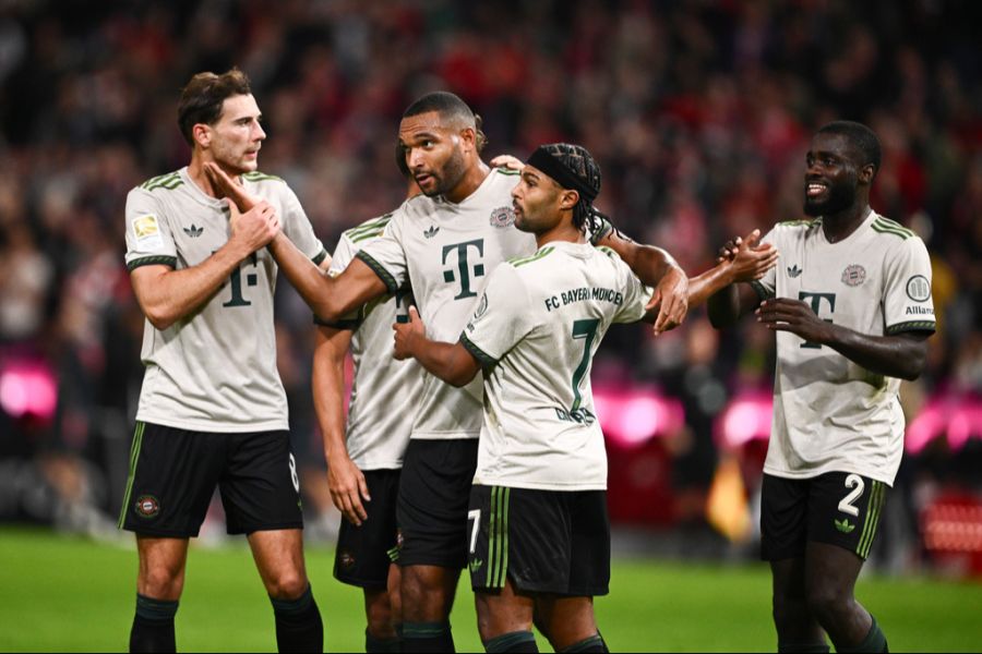 Die Bayern-Fans motzen über das Wiesn-Trikot.