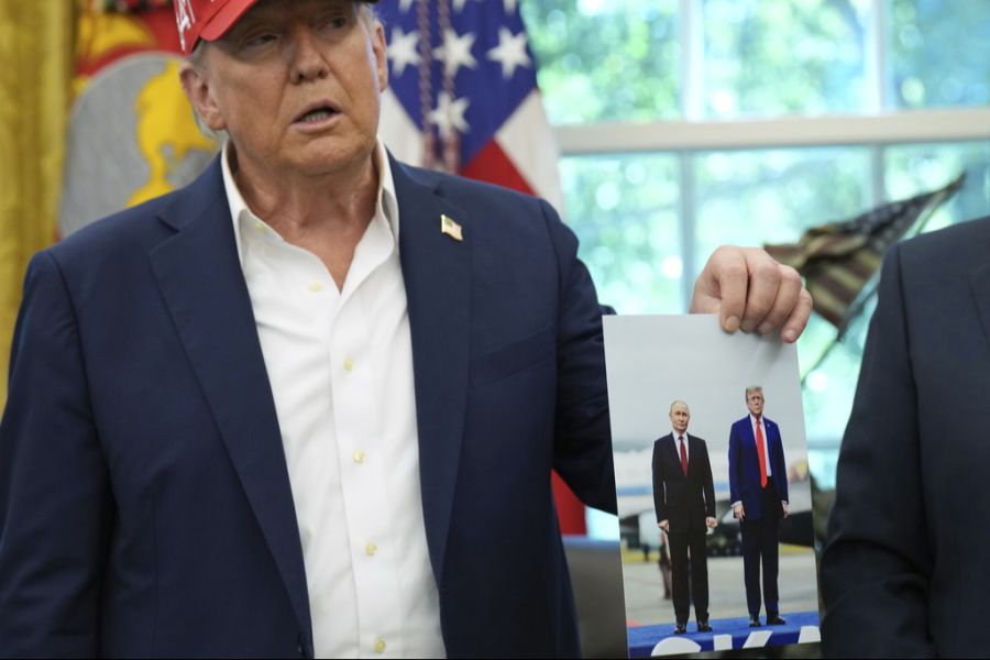 Donald Trump wird derweil von Mark Rutte gelobt.